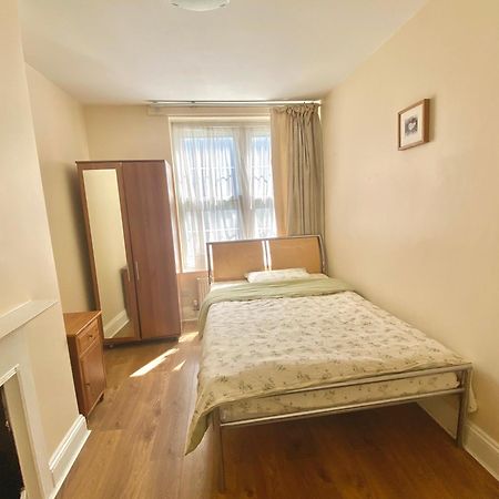 Separate Rooms By The Thames Londra Exterior foto